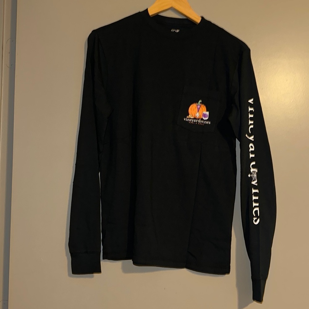 NWT Vineyard Vines LS Boos & Booze Long-sleeved Pocket Tee - black
